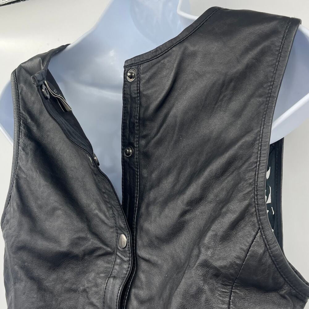 EUC Topshop Black Laser-Cut Sleeveless Lace Overlay Top size 6 - Picture 9 of 12